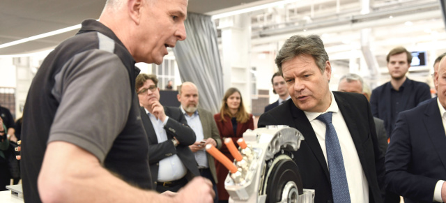 Bundesminister für Wirtschaft und Klimaschutz besucht den Stern: Robert Habeck zu Gast im Mercedes-Benz Werk Berlin-Marienfelde