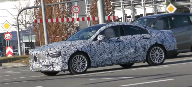 Mercedes Erlkönig erwischt: Star Spy Shot Video: Aktuelle Aufnahmen vom CLA II