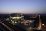 All night long: Lange Nacht im Mercedes-Benz Museum: Am 17. März bleibt das Mercedes-Benz Museum für Nachtschwärmer bis 4 Uhr geöffnet