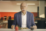 Weihnachtsbotschaft Dr. Zetsche (Video): Smart und humorvoll: Videobotschaft von Dr. Dieter Zetsche zum Ende des Jahres 2016. 