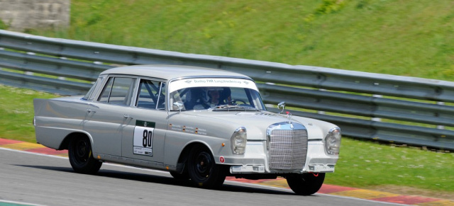 19.-21.10.: Finale des FHR, Nürburgring: Roland Asch und Bernd Ostmann steuern die Limousine beim Saison-Abschlussrennen 2012