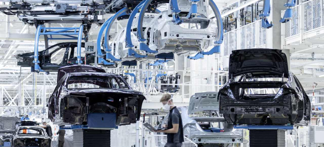 In der neue Mercedes Factory 56 soll der Mensch im Mittelpunkt stehen: Mensch oder Maschine - das ist hier nicht die Frage: KI und Digitalisierung sollen den Menschen nicht ersetzen können