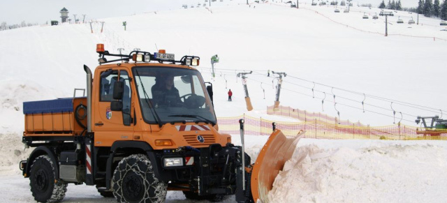 Unimog at work: Schneeräumen im Schwarzwald:  Unimog U 400 im Ganzjahreseinsatz auf dem Feldberg