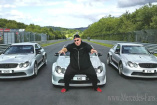 "Gangstas Paradise": Kim Dotcom rast im Benz durch die Grüne Hölle (Video): Der zwielichtige Computer-Szene-Star donnert mit Kimi Raikkonen (beide in einem Mercedes-Benz AMG CLK DTM) um den Nürburgring 