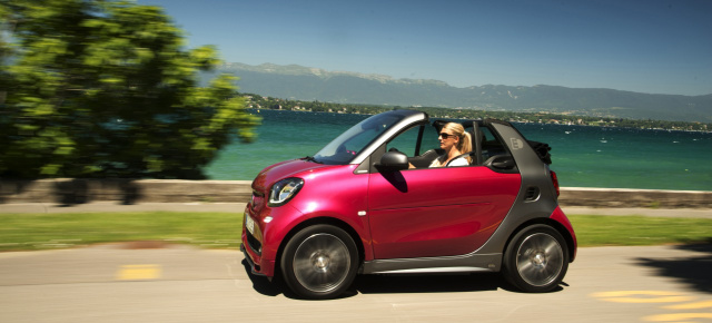 smart fortwo cabrio electric drive: Elektrisierende Frische: im smart fortwo cabrio electric drive den Sommer  mit Hochspannung genießen