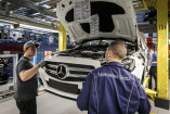 Ferienjob gesucht? Daimler stellt 7.600 Aushilfen ein:     Rund 4.900 in den Pkw-Werken, rund 2.400 in den Nutzfahrzeugwerken und rund 300 im Global Logistic Center werden als Ferienbeschäftigte gesucht