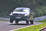 Abflug: Mercedes Testwagen “fliegen” über den Nürburgring: Let's fetz: Abgehoben durch die Grüne Hölle (Video)