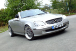 Let the sunshine in!: Am Steuer eines 2002er Mercedes SLK Kompressor (R170) geht die Sonne auf