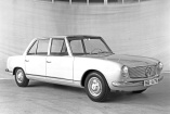 Anschluss­typs nach unten mit Boxermotor: Konzeptfahrzeug der 1960er Jahre: Merce­des-Benz W 118/W 119