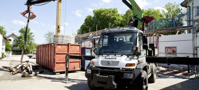 Unimog at work: Bauarbeiten im XXL-Format: Unimog U 500 mit Kran bis zu 24 Meter Höhe