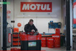 Mikroorganismen verwandeln Schmutz in Biomasse: Motul BioClean - nachhaltiger Kaltreiniger für KFZ-Werkstätten & Industrie