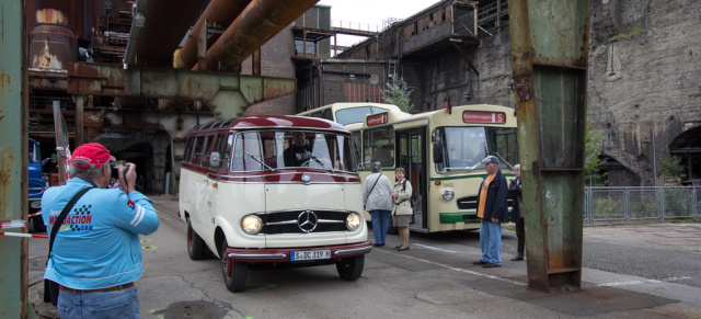 SCHÖNE STERNE 2015: Rundfahrten mit dem Mercedes O319: Historischer Mercedes-Benz Van beim großen Mercedes-Treffen in Hattingen am 10./11. Oktober