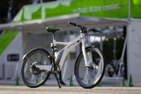 Auf zwei Rädern zur Autoshow: Mit dem smart ebike zur IAA: Neues Zubehör für das smart ebike