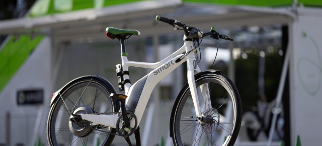 Auf zwei Rädern zur Autoshow: Mit dem smart ebike zur IAA: Neues Zubehör für das smart ebike