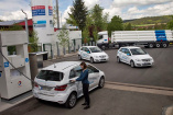 Fuel Cell: Erste Wasserstoff-Tankstelle an  Autobahn eröffnet : Daimler, Linde und TOTAL schaffen ersten Knotenpunkt für Wasserstoff-Mobilität in Süddeutschland 