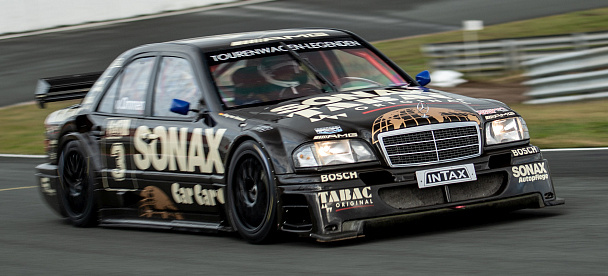 Jörg van Ommen geht auf Zeitreise mit seinem 95er Mercedes: Tourenwagen Legenden auf dem Lausitzring