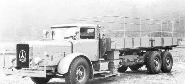 Daimler zeigt 14 historische LKW auf der Retro Classics: Oldimermesse in Stuttgart mit Schweren Sternen